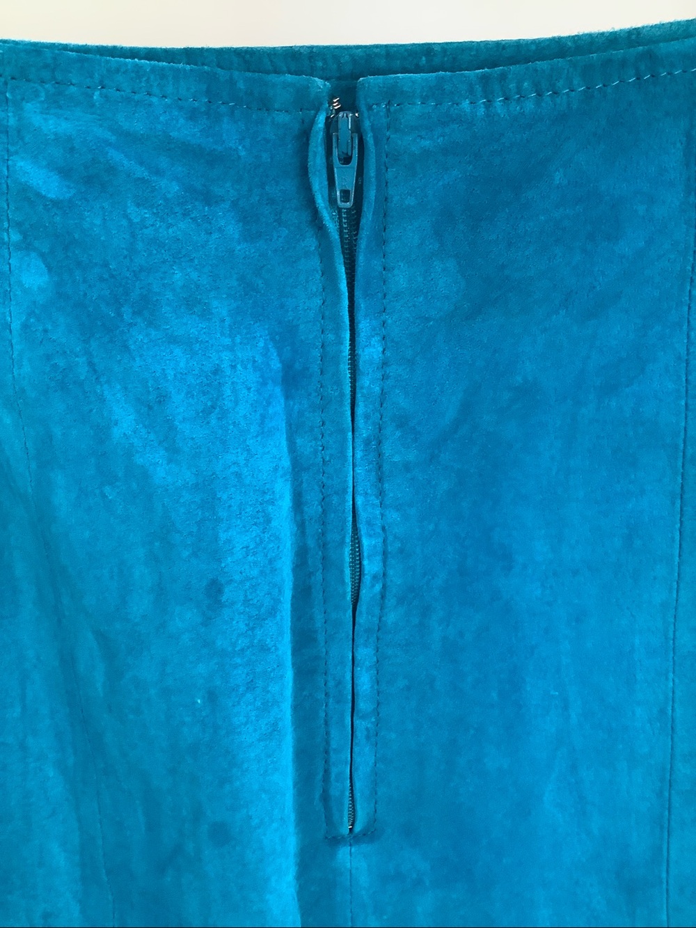 Vintage CHIA Bright Turquoise Suede Pencil Skirt, Size 12 - Picture 6 of 11